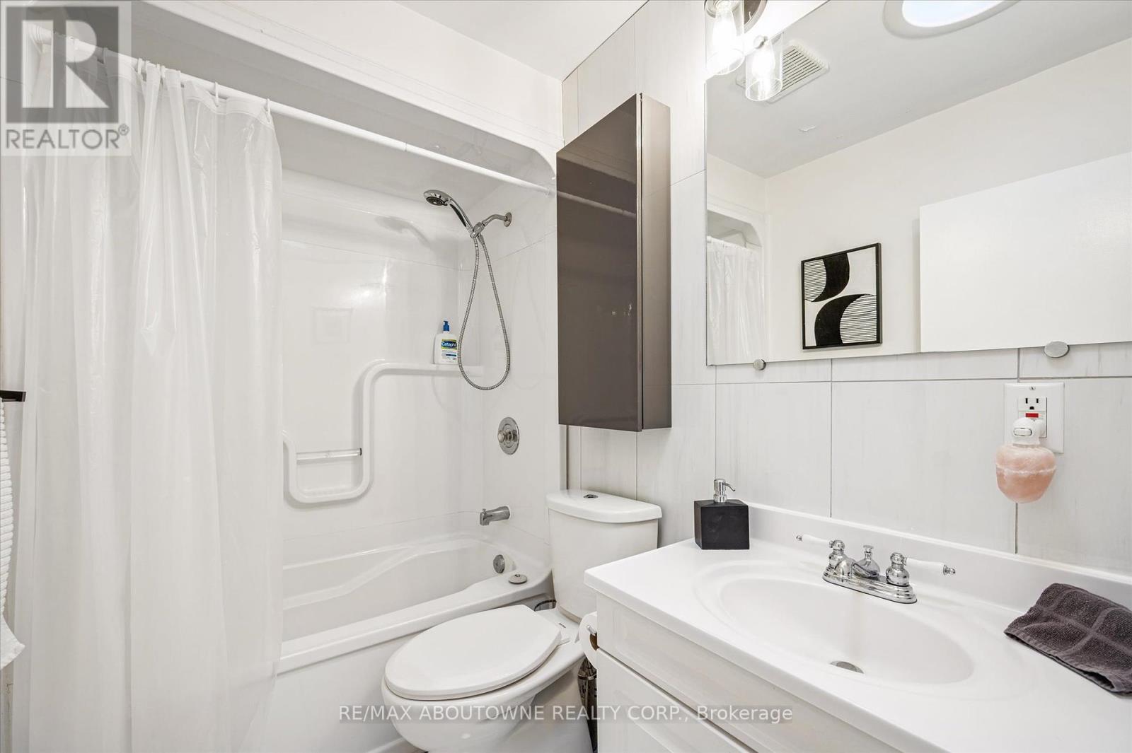 Photo 14 of 216 Bell Avenue, Hamilton ON