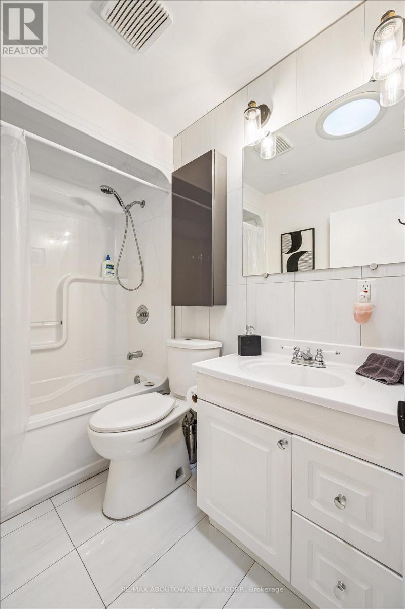 Photo 12 of 216 Bell Avenue, Hamilton ON