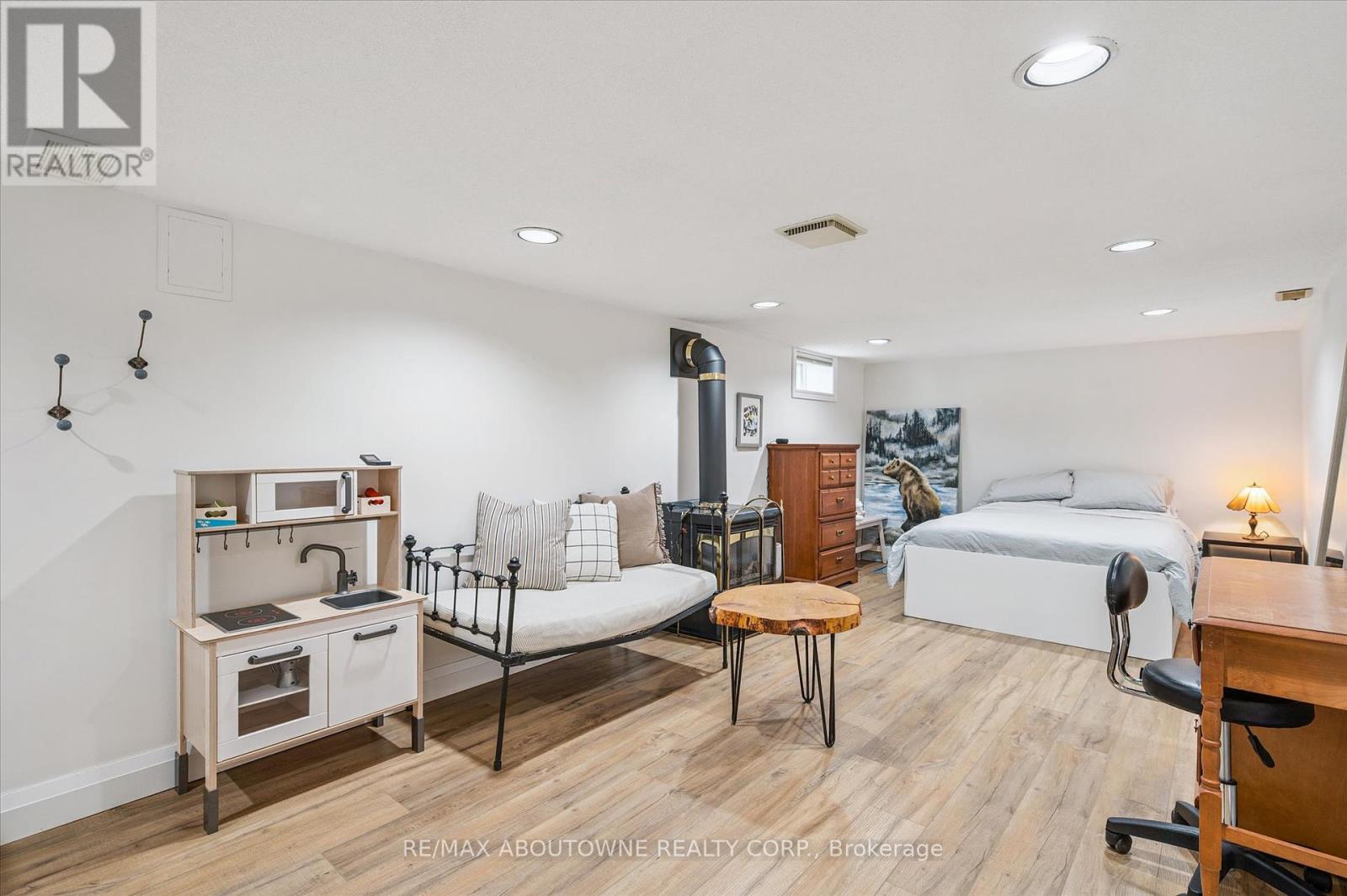 Photo 36 of 216 Bell Avenue, Hamilton ON