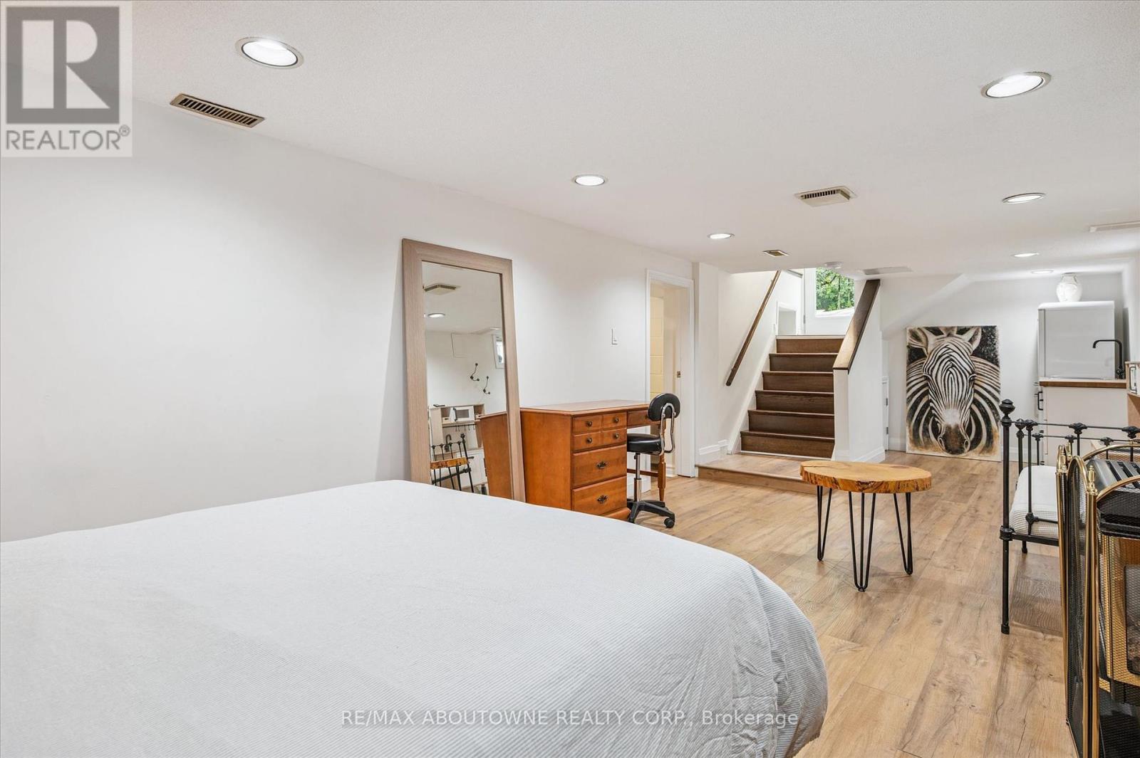 Photo 26 of 216 Bell Avenue, Hamilton ON
