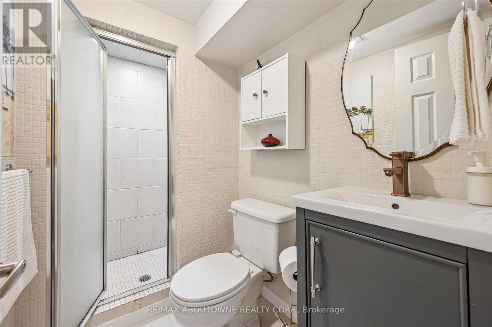 Photo 37 of 216 Bell Avenue, Hamilton ON