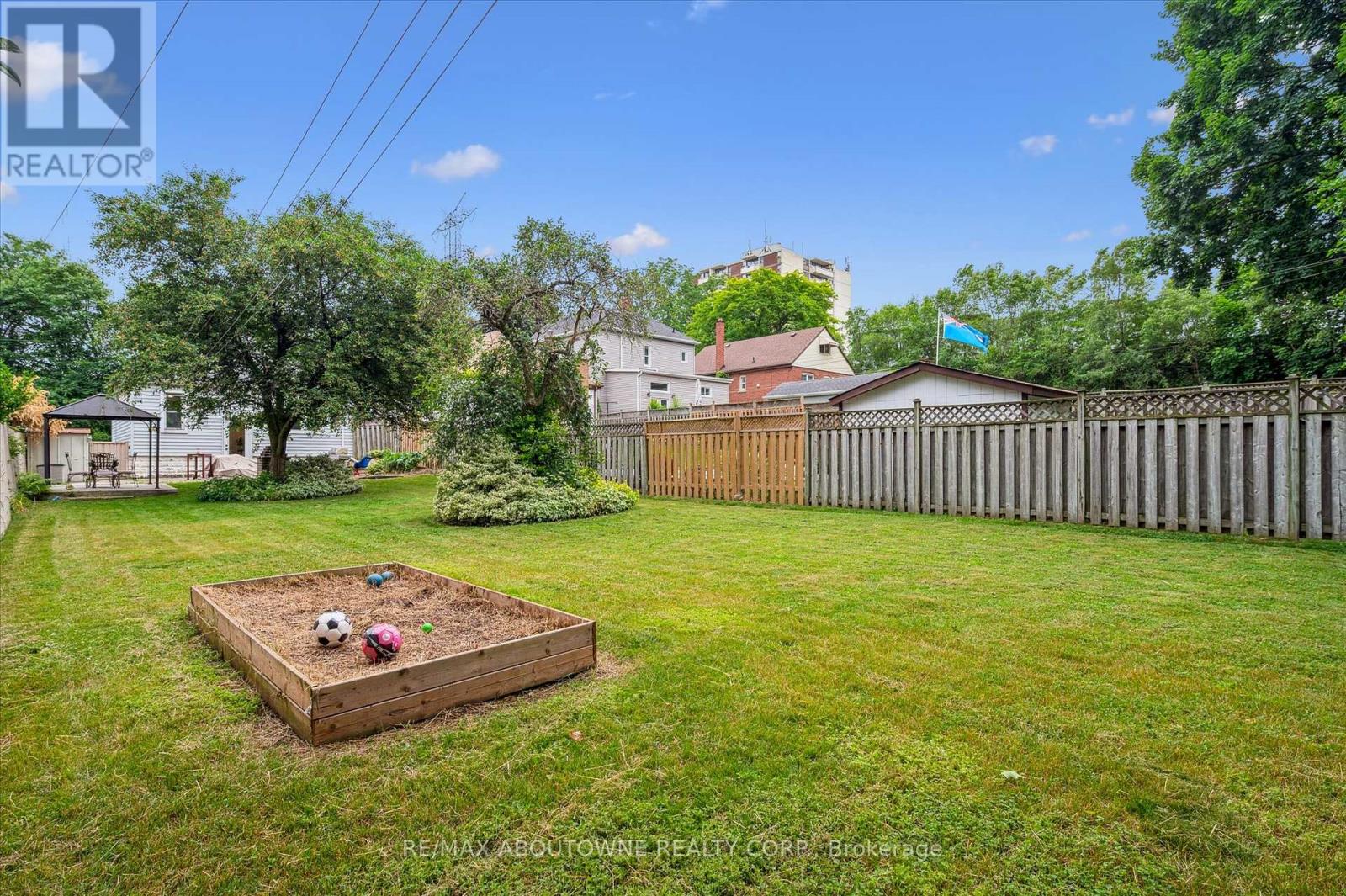 Photo 7 of 216 Bell Avenue, Hamilton ON