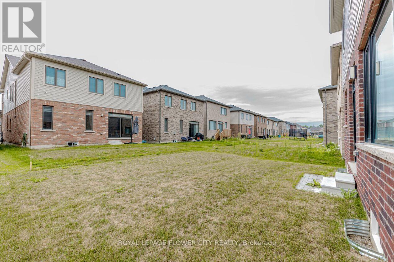 Photo 30 of 14 Prince Phillip Boulevard, North Dumfries ON