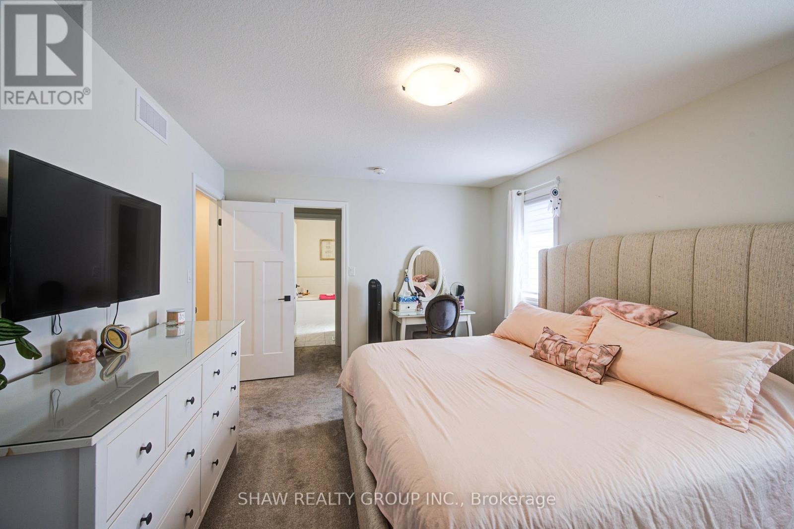 Photo 4 of 111 Livingston Drive, Tillsonburg ON
