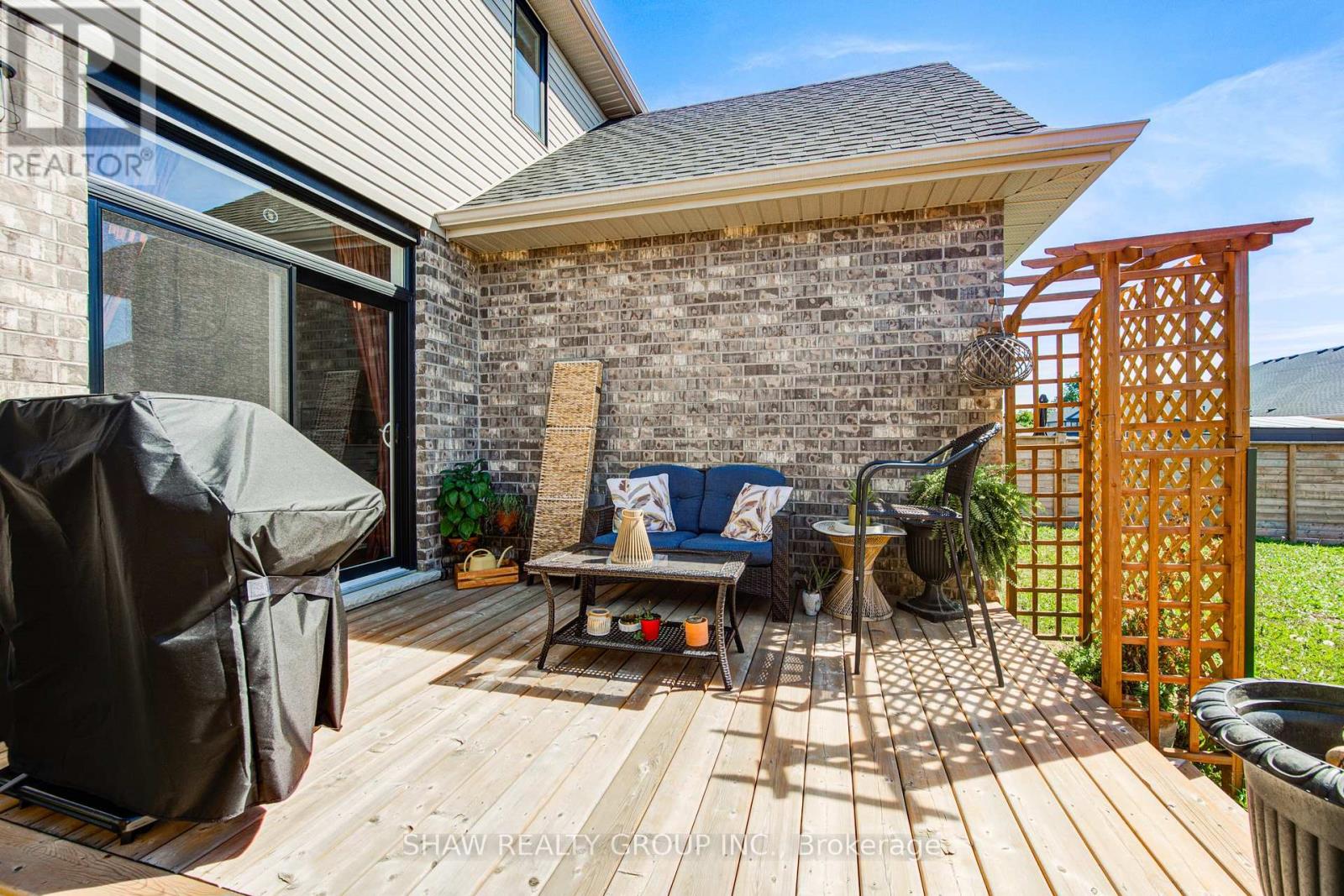 Photo 2 of 111 Livingston Drive, Tillsonburg ON