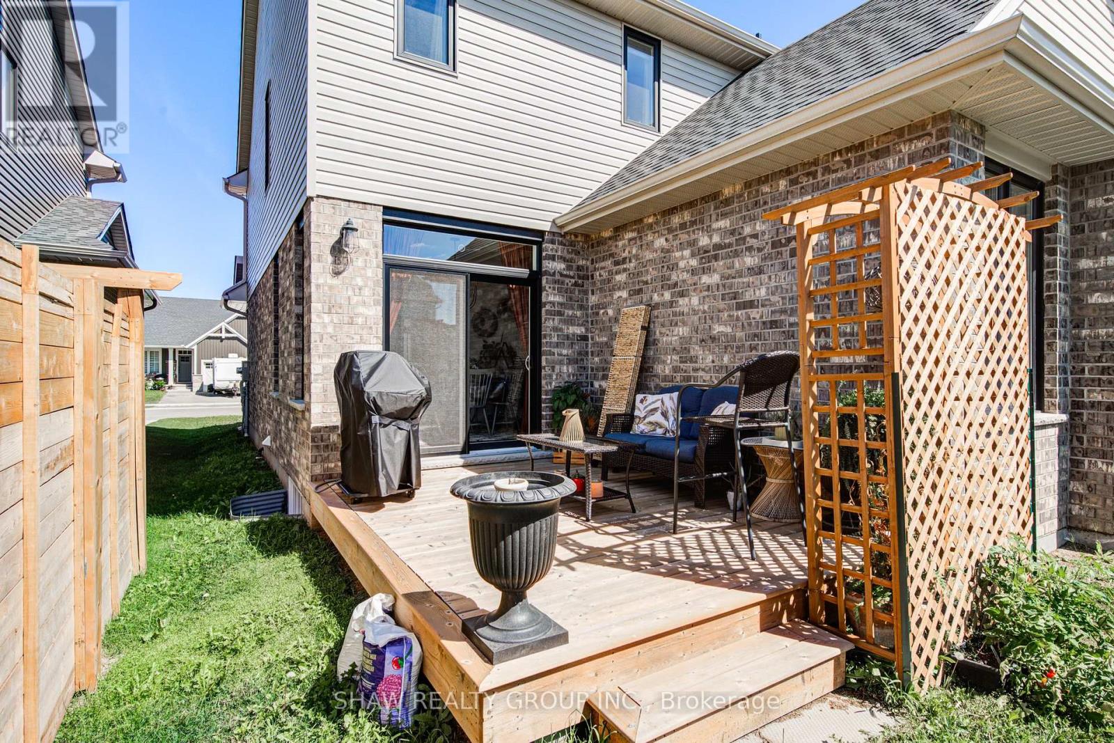 Photo 37 of 111 Livingston Drive, Tillsonburg ON