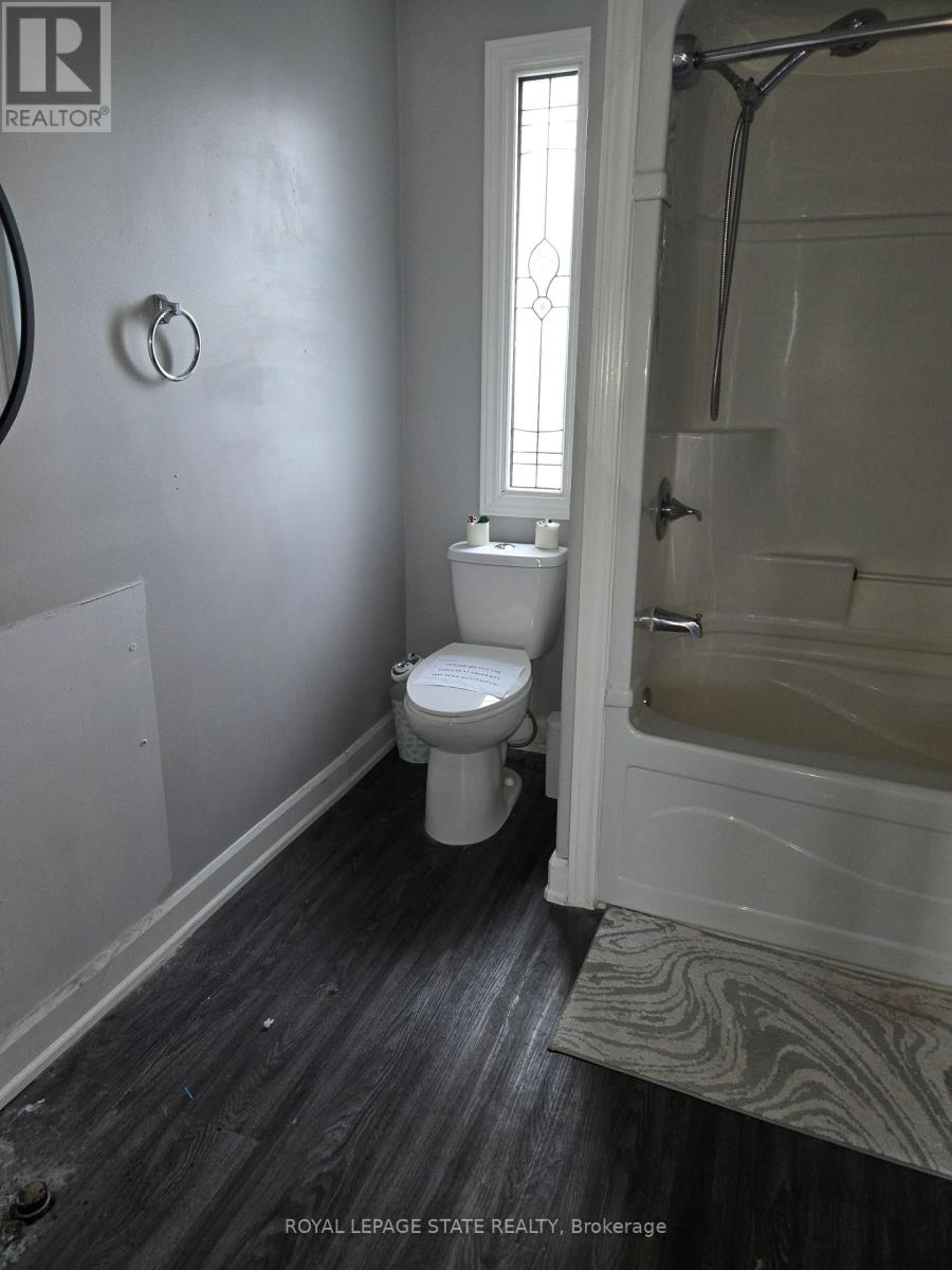 Photo 8 of 9382 Silver Street, West Lincoln ON