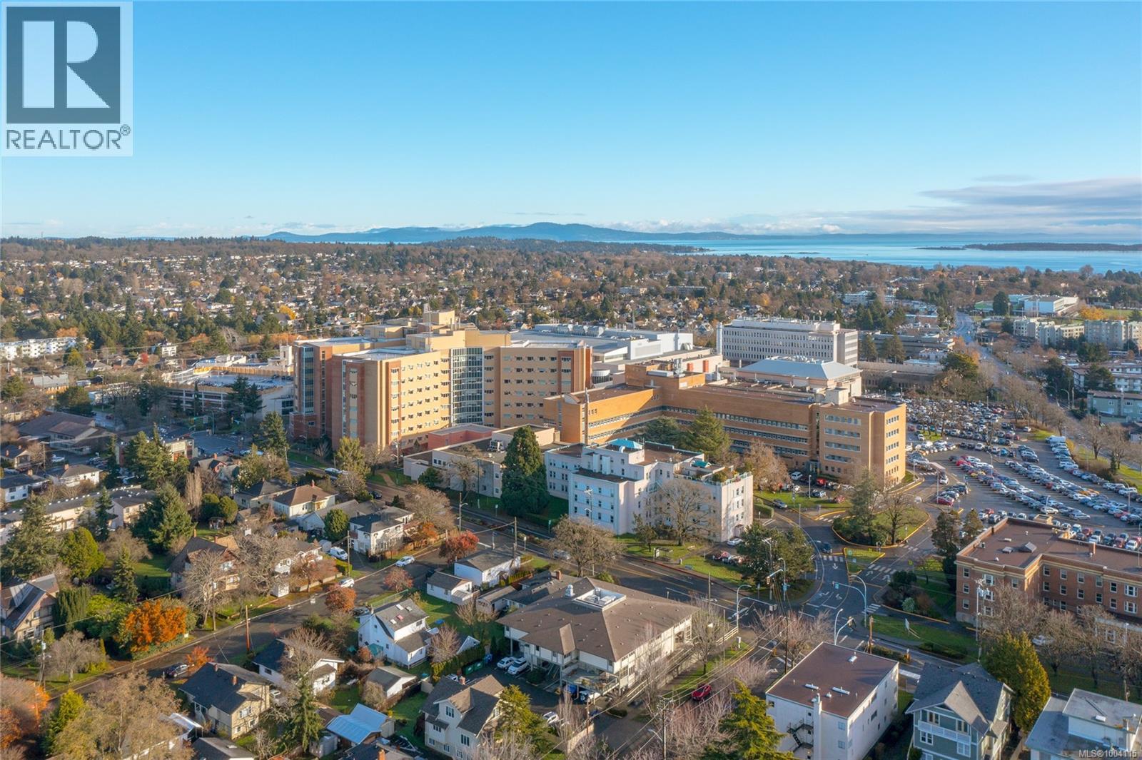 Photo 8 of 511 1745 Leighton Rd, Victoria BC