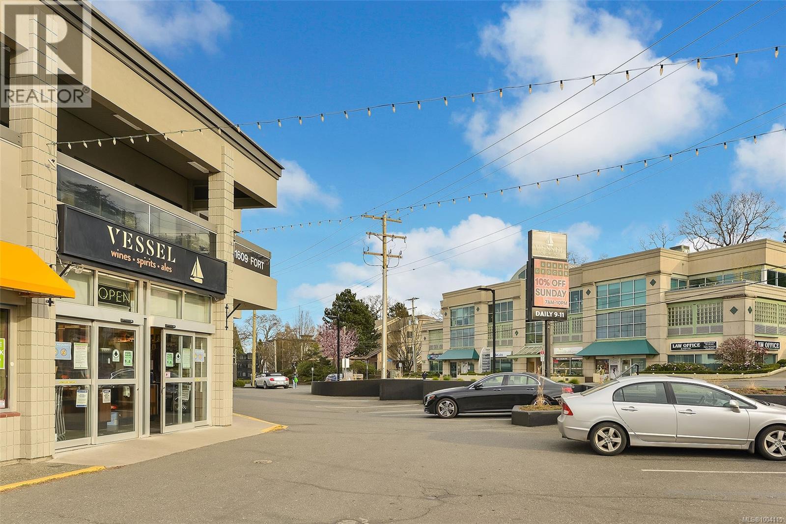 Photo 3 of 511 1745 Leighton Rd, Victoria BC