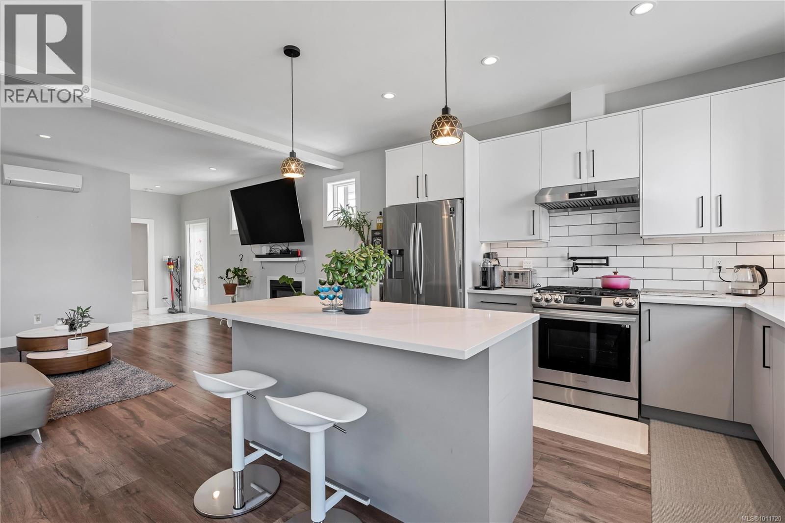 929 Peace Keeping Cres, Langford