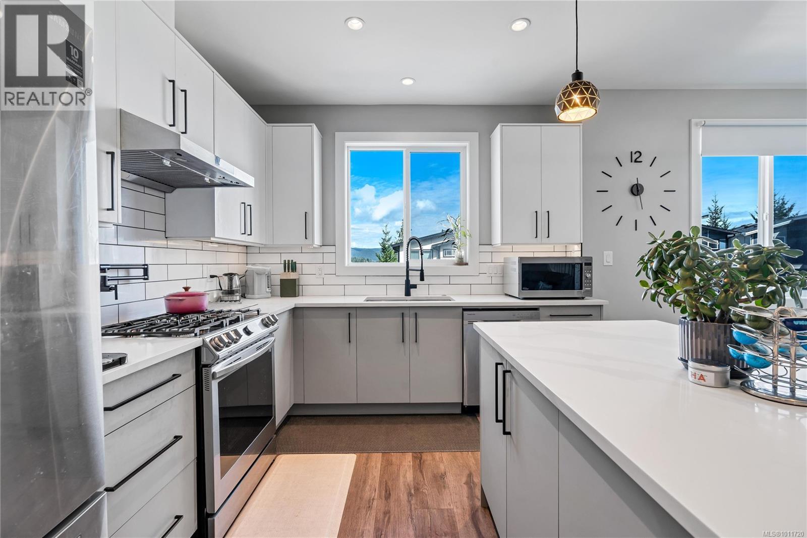 929 Peace Keeping Cres, Langford
