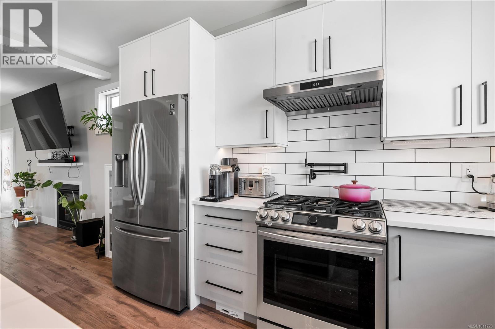 929 Peace Keeping Cres, Langford