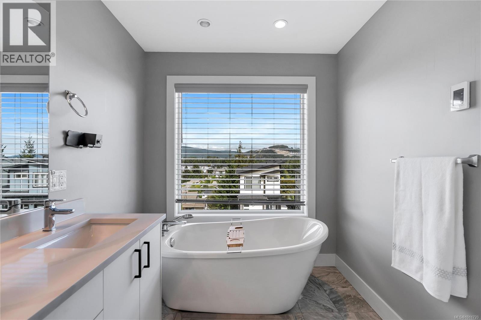 929 Peace Keeping Cres, Langford