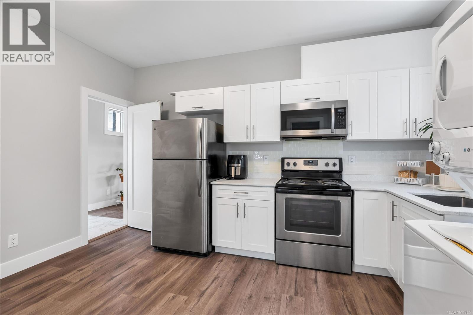929 Peace Keeping Cres, Langford