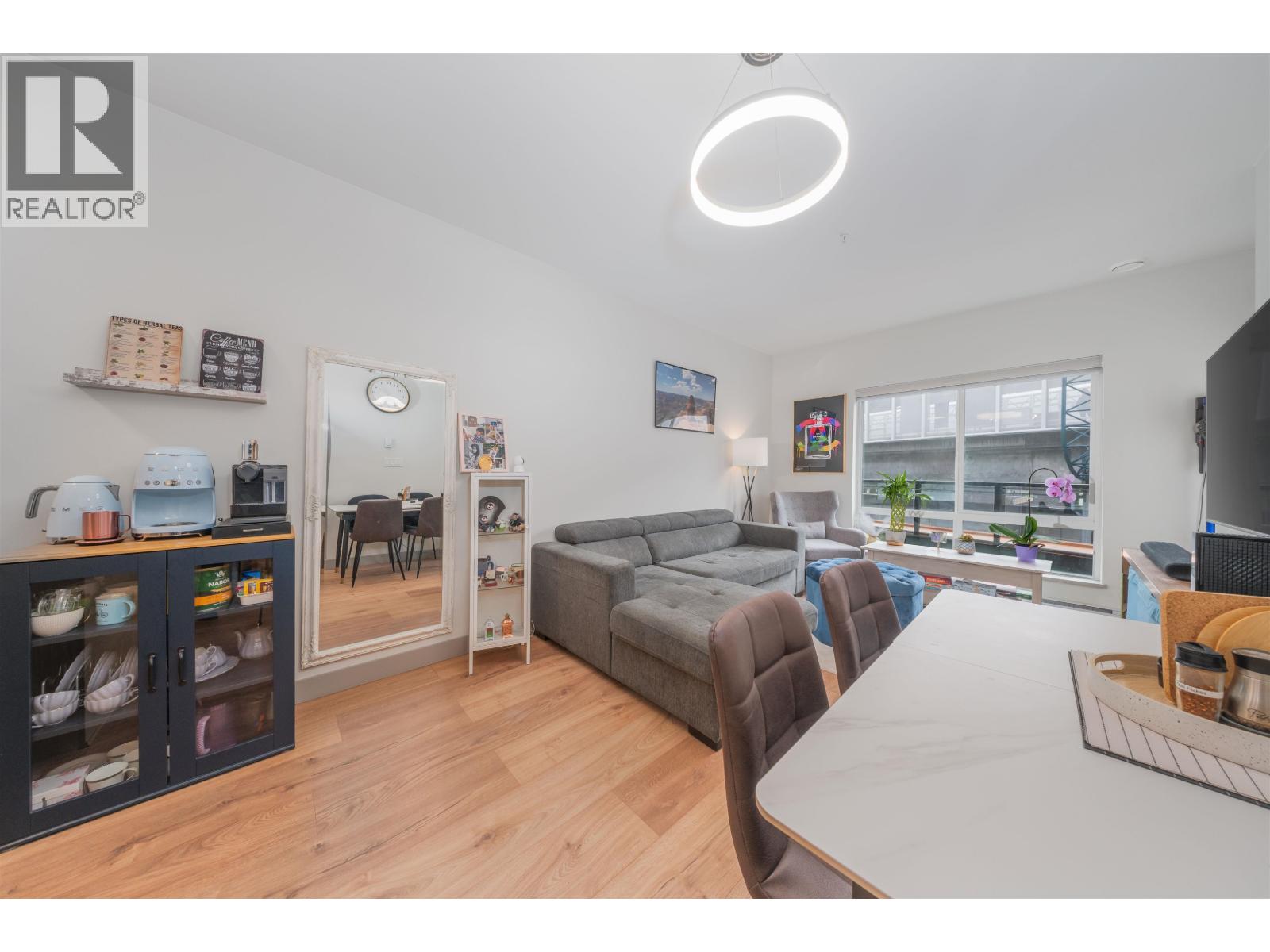 Photo 6 of 201 6968 Royal Oak Avenue, Burnaby BC