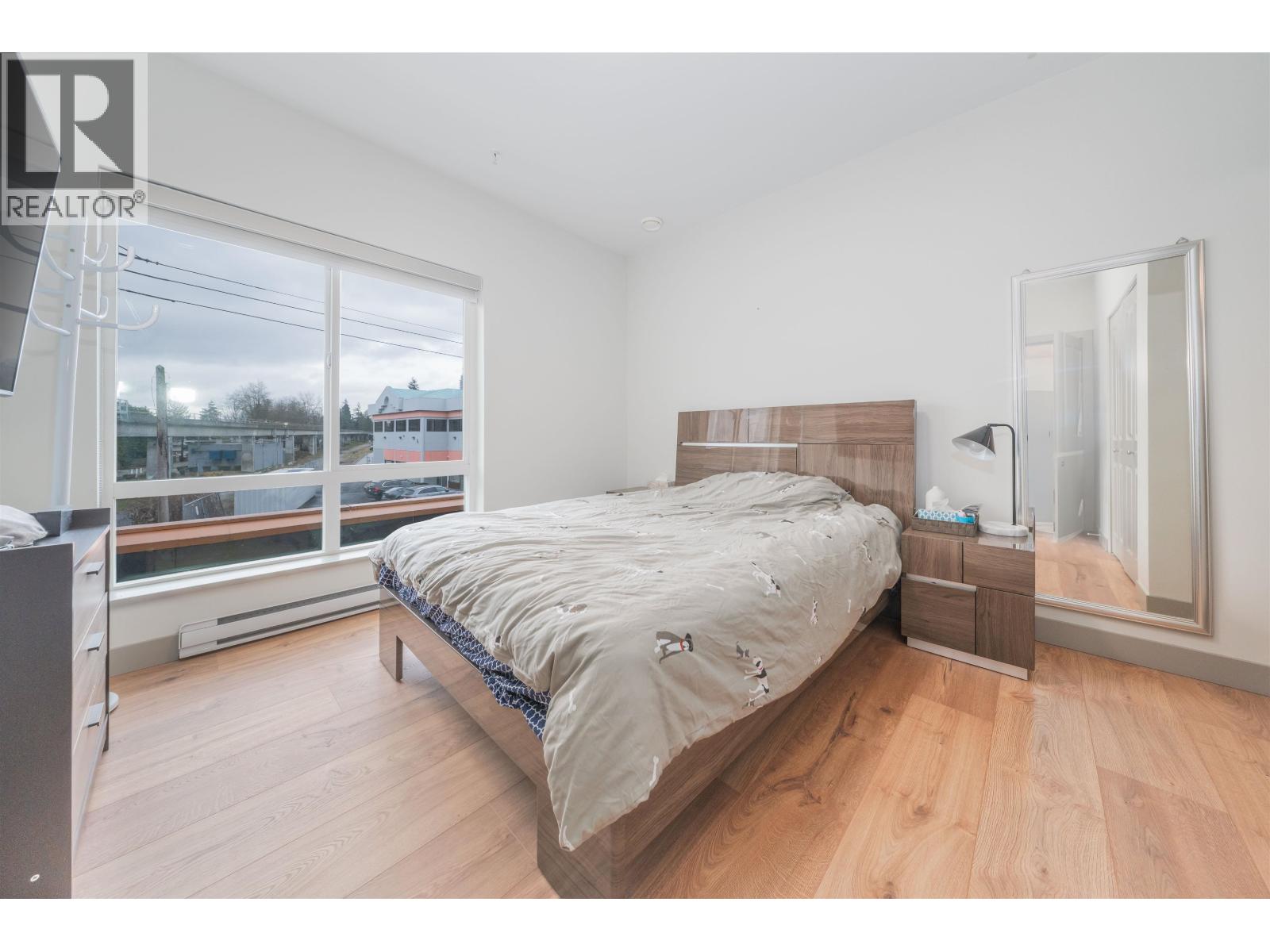 Photo 13 of 201 6968 Royal Oak Avenue, Burnaby BC