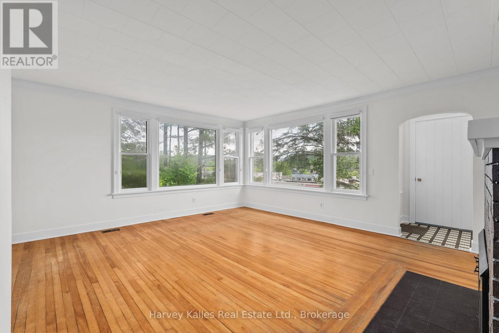 Photo 7 of 16 Manominee Street, Huntsville ON