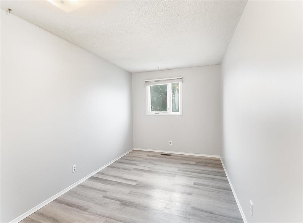 Photo 14 of 477 Murray Avenue, Winnipeg MB