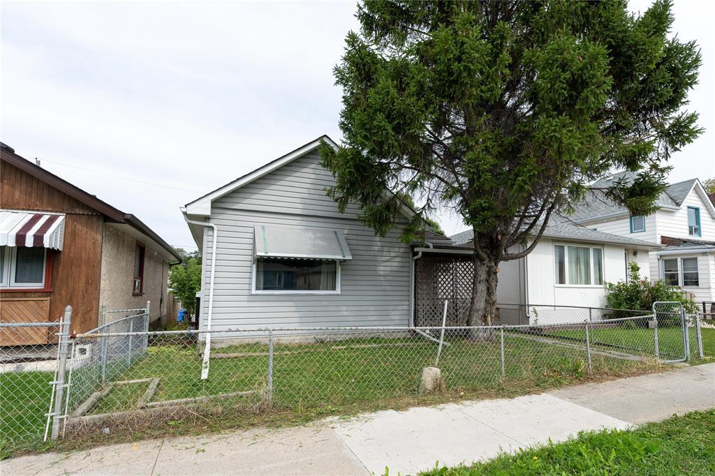 Photo 15 of 165 Hespeler Avenue, Winnipeg MB