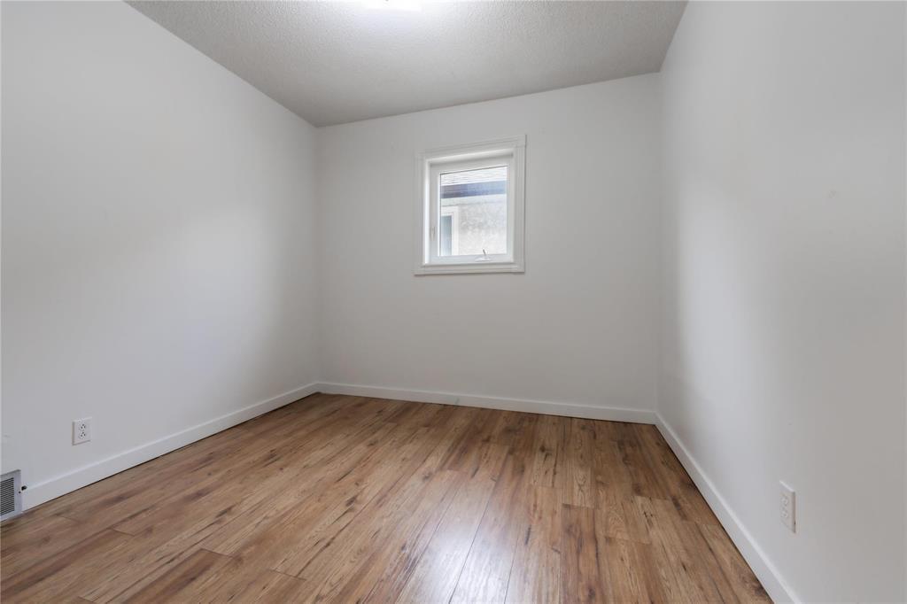 Photo 5 of 165 Hespeler Avenue, Winnipeg MB