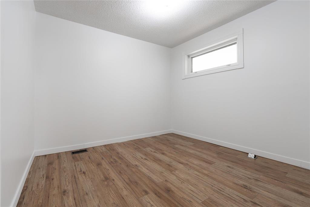 Photo 4 of 165 Hespeler Avenue, Winnipeg MB