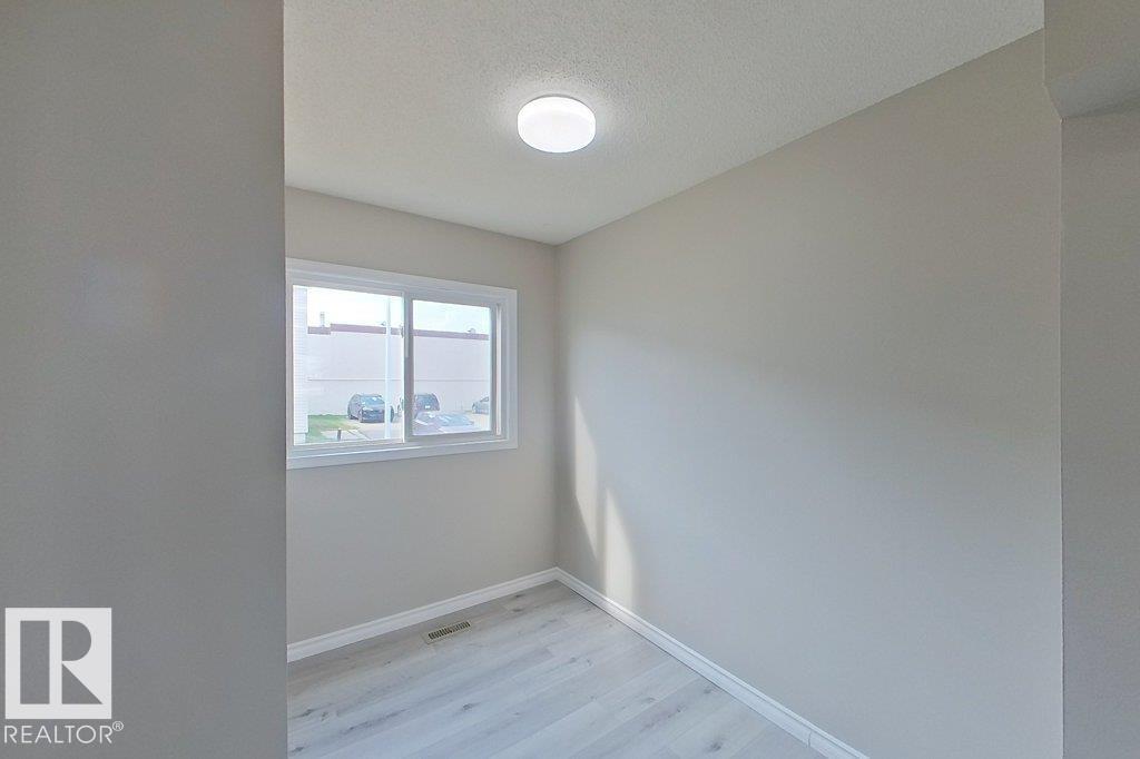 Photo 32 of 124 Centennial Co Nw, Edmonton AB