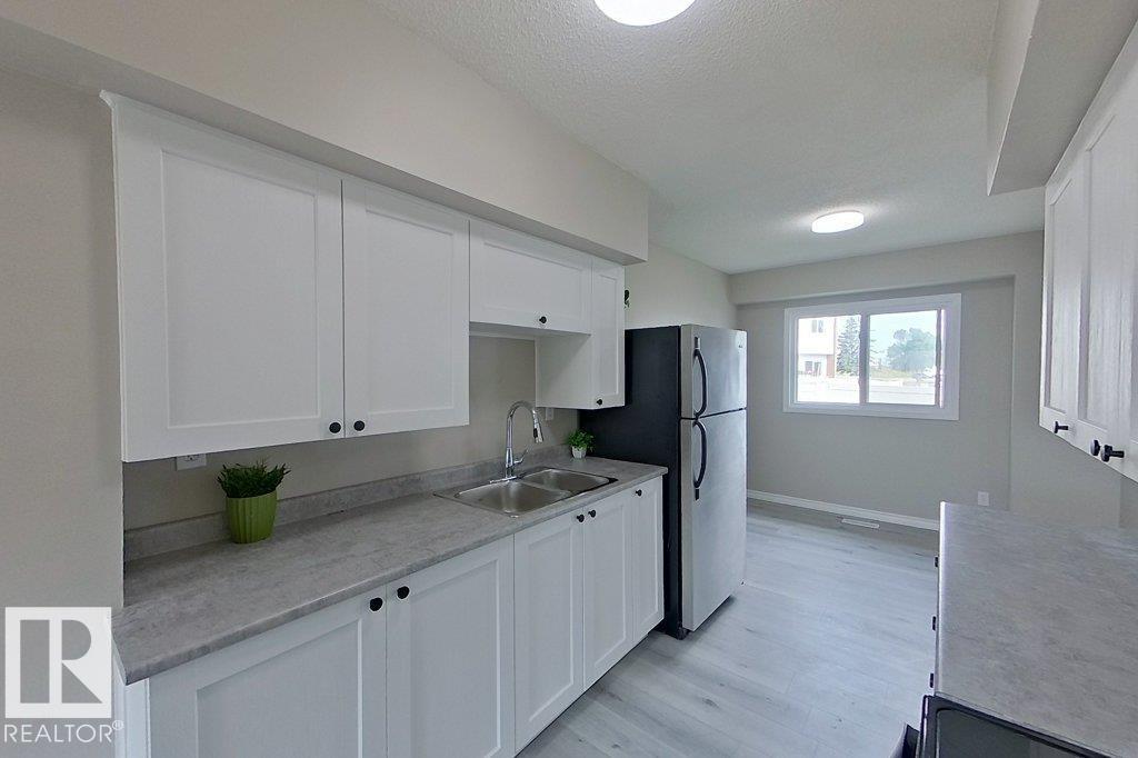 Photo 18 of 124 Centennial Co Nw, Edmonton AB