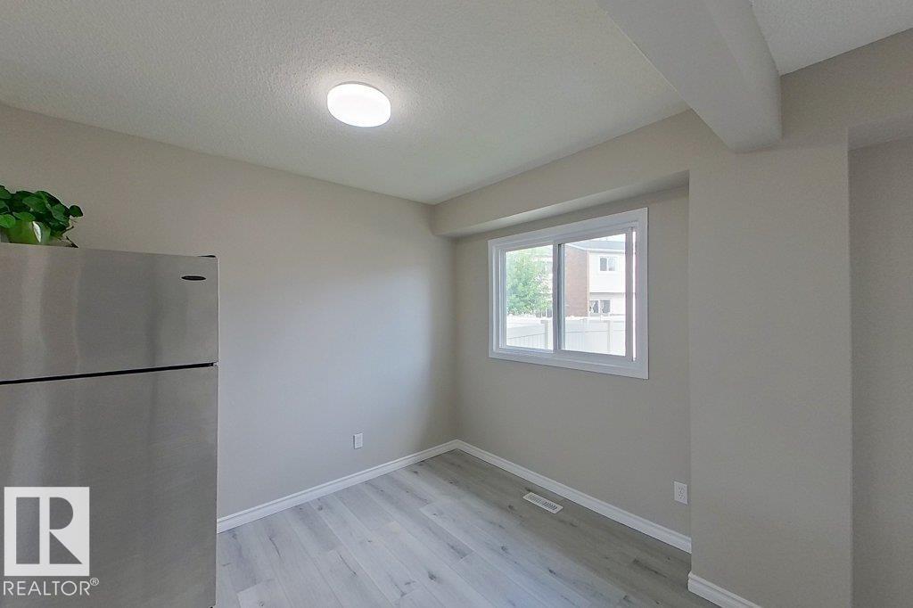 Photo 13 of 124 Centennial Co Nw, Edmonton AB