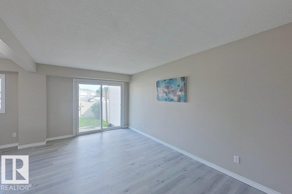 Photo 12 of 124 Centennial Co Nw, Edmonton AB