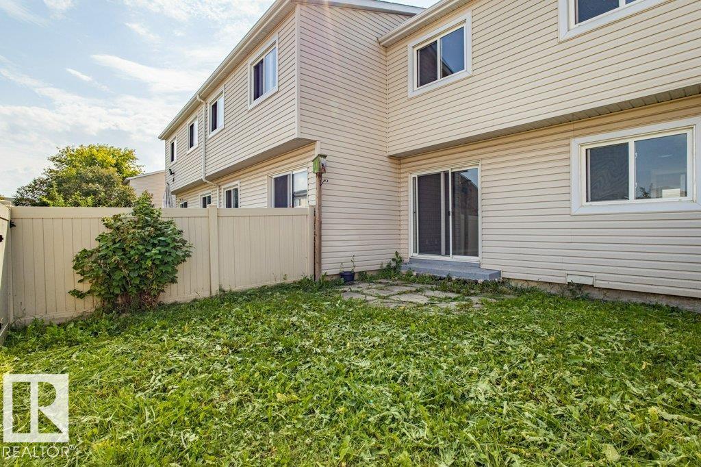 Photo 20 of 124 Centennial Co Nw, Edmonton AB