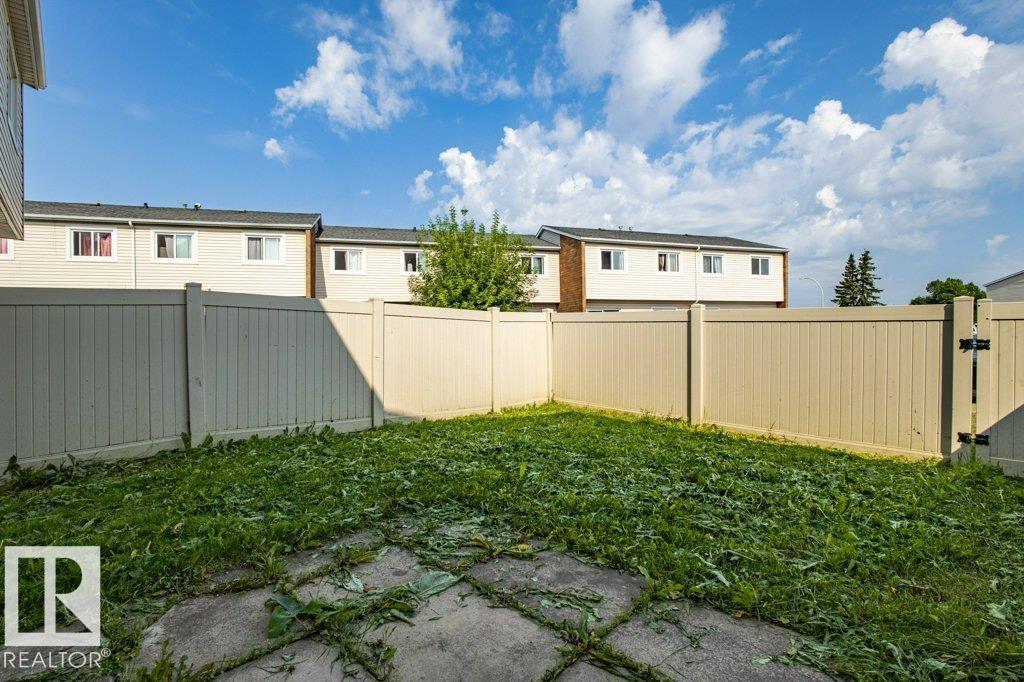 Photo 11 of 124 Centennial Co Nw, Edmonton AB