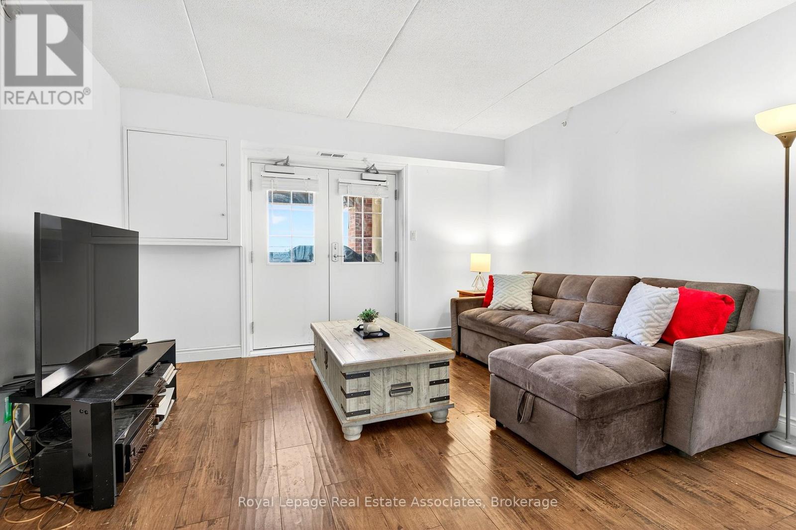 Photo 6 of 308 4005 Kilmer Drive, Burlington ON
