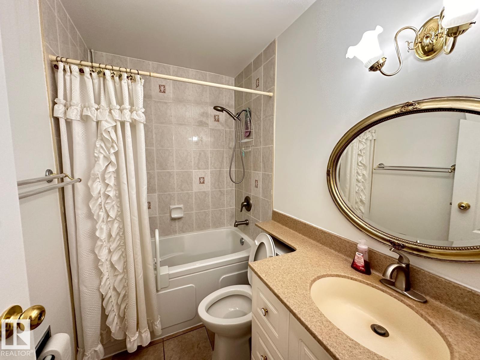 Photo 12 of 4120 135 Av Nw, Edmonton AB