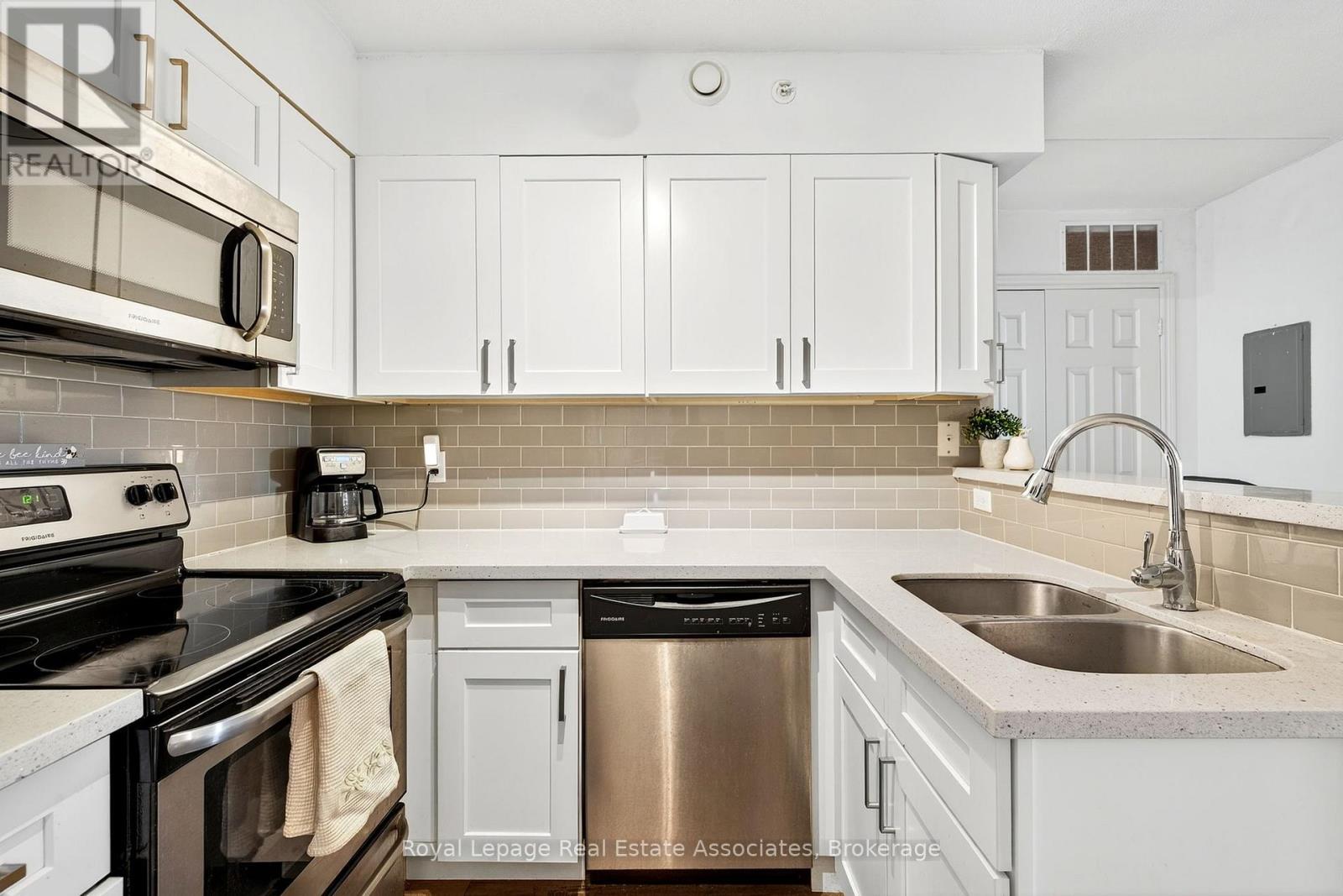 Photo 10 of 308 4005 Kilmer Drive, Burlington ON