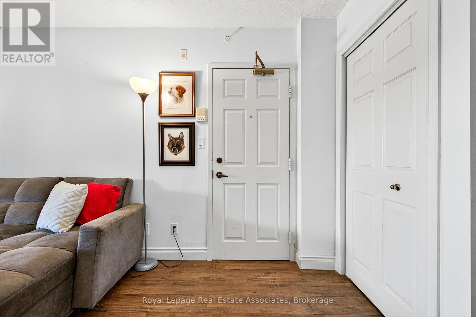 Photo 3 of 308 4005 Kilmer Drive, Burlington ON