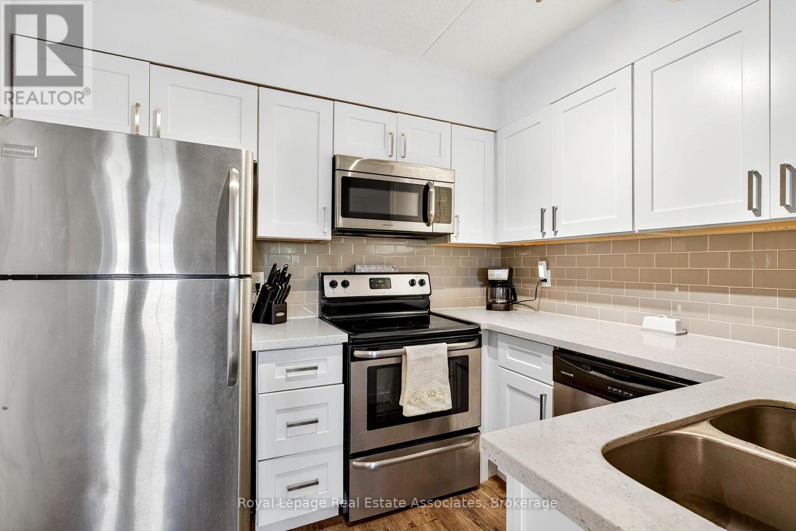 Photo 9 of 308 4005 Kilmer Drive, Burlington ON
