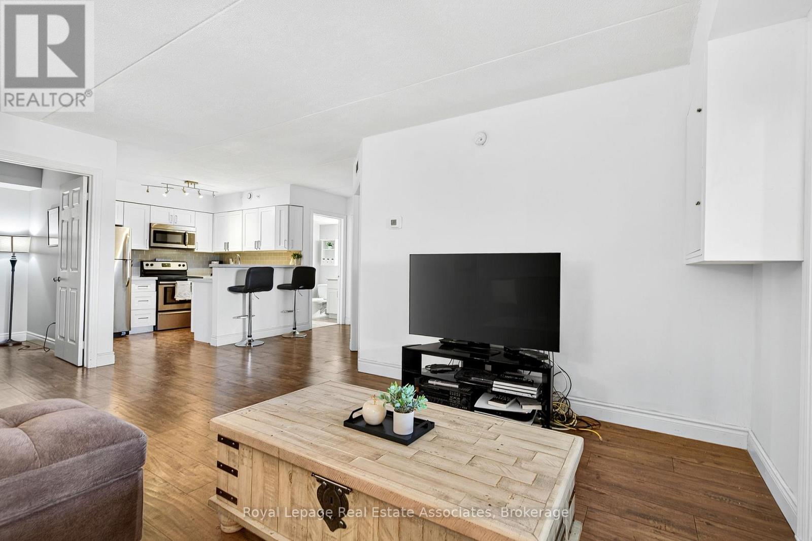 Photo 7 of 308 4005 Kilmer Drive, Burlington ON