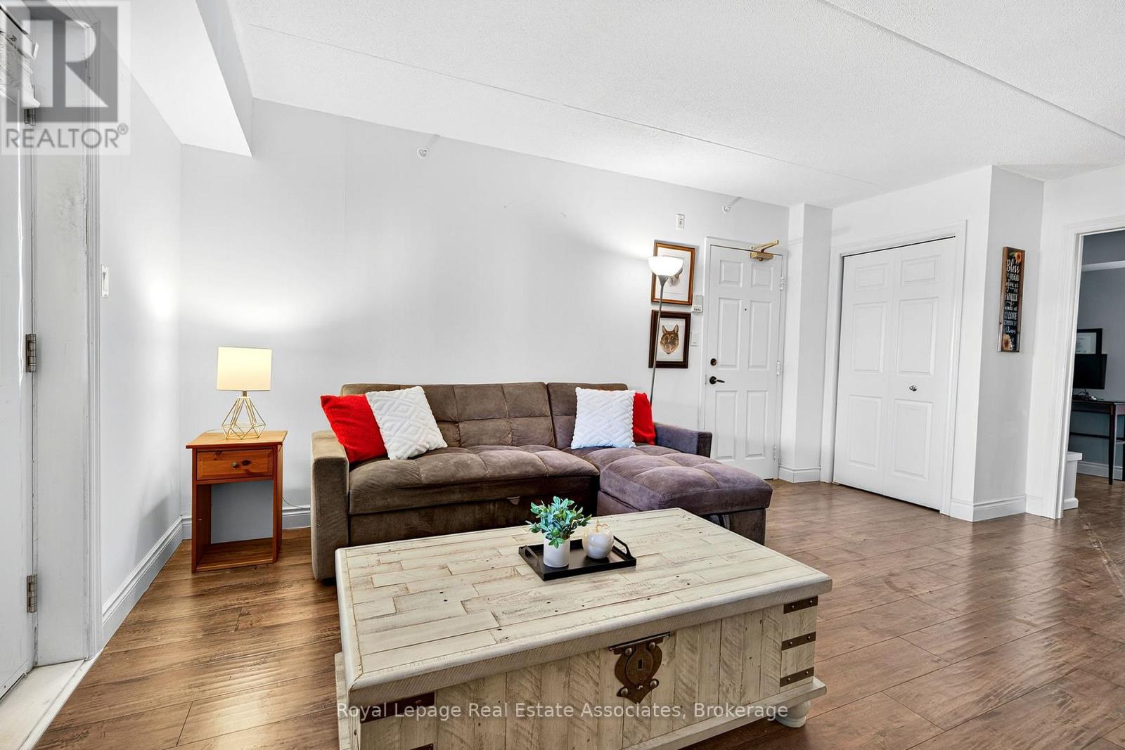 Photo 5 of 308 4005 Kilmer Drive, Burlington ON