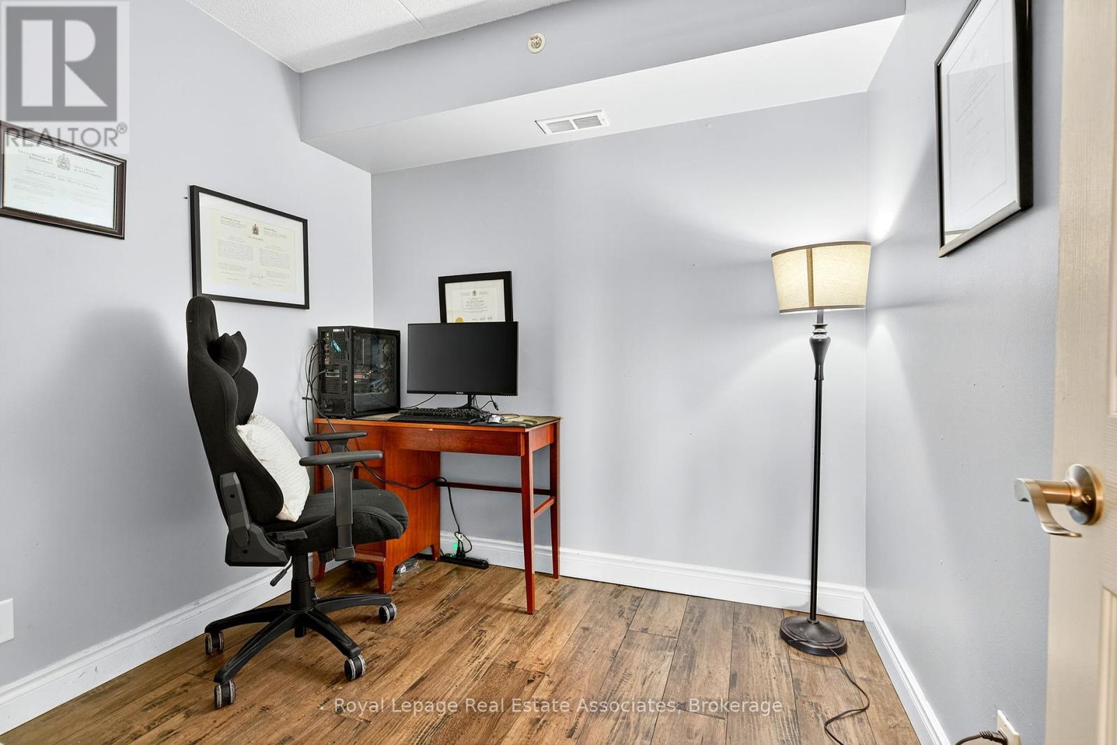 Photo 16 of 308 4005 Kilmer Drive, Burlington ON