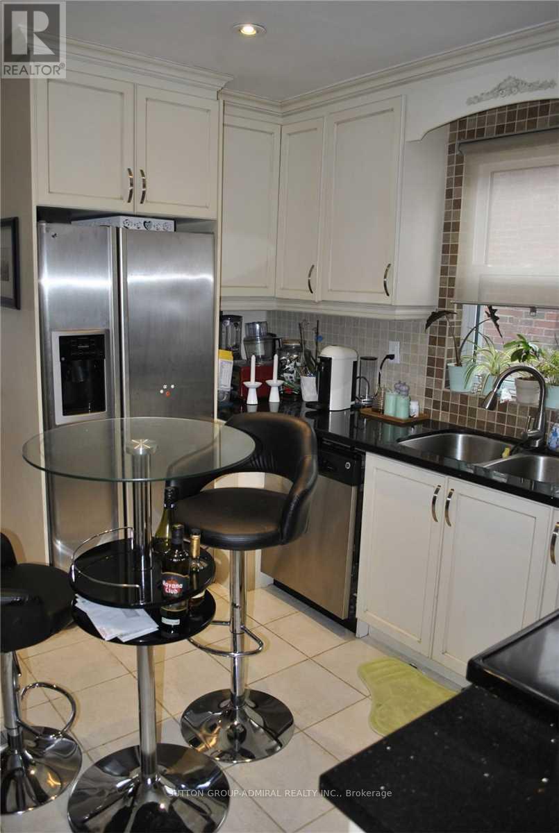 Photo 10 of 138 Poyntz Avenue, Toronto ON
