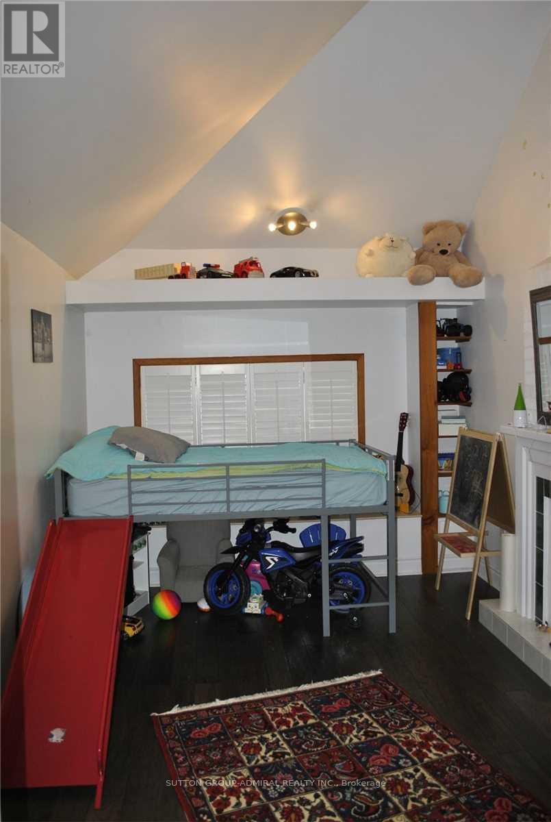 Photo 18 of 138 Poyntz Avenue, Toronto ON