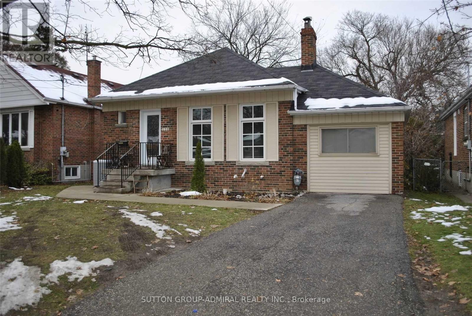 Photo 2 of 138 Poyntz Avenue, Toronto ON