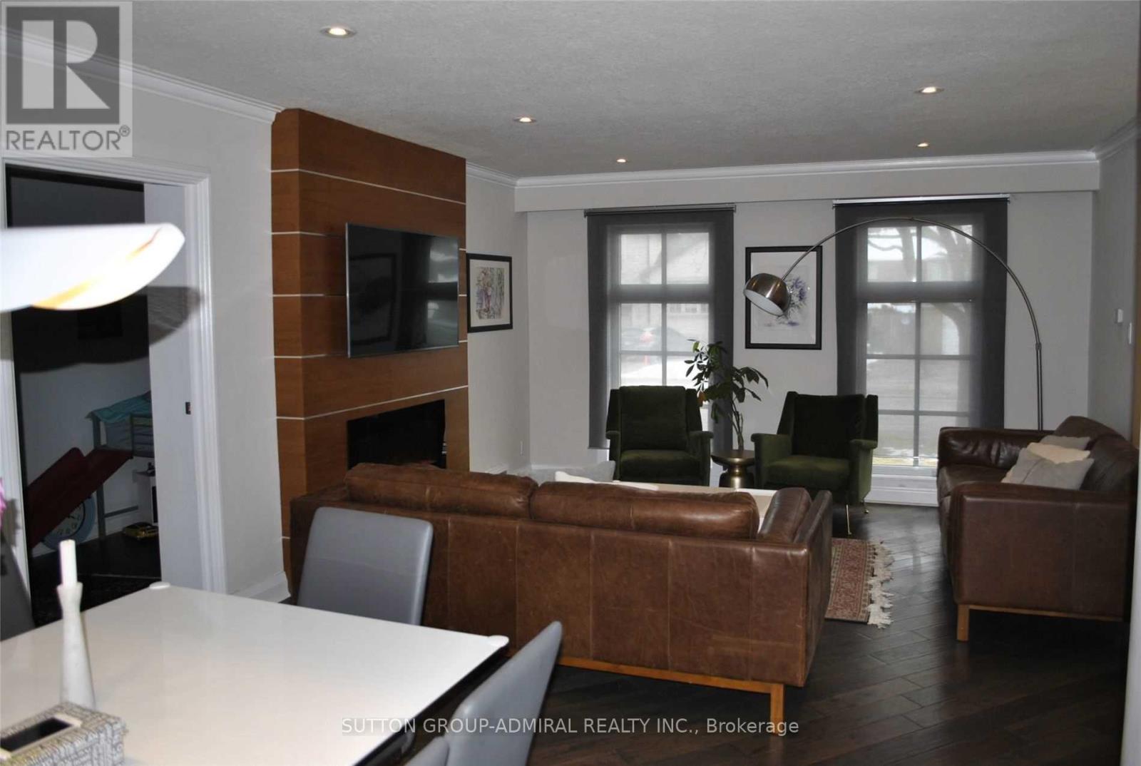 Photo 6 of 138 Poyntz Avenue, Toronto ON