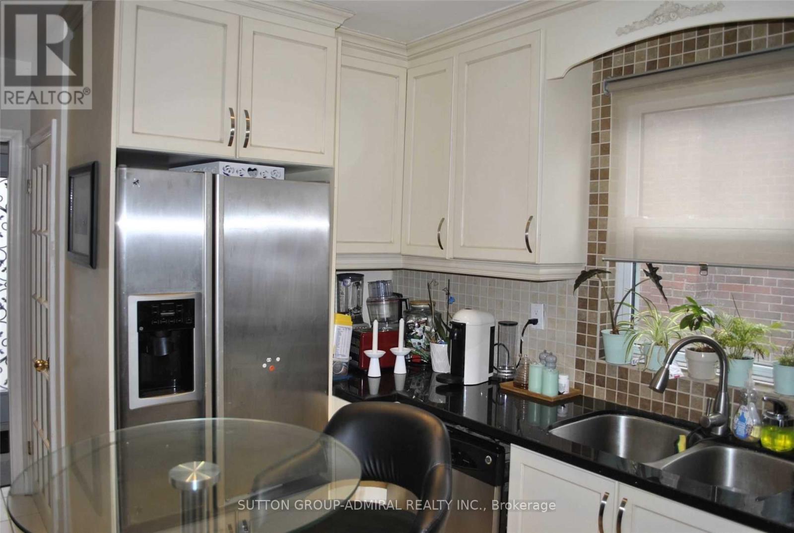 Photo 8 of 138 Poyntz Avenue, Toronto ON