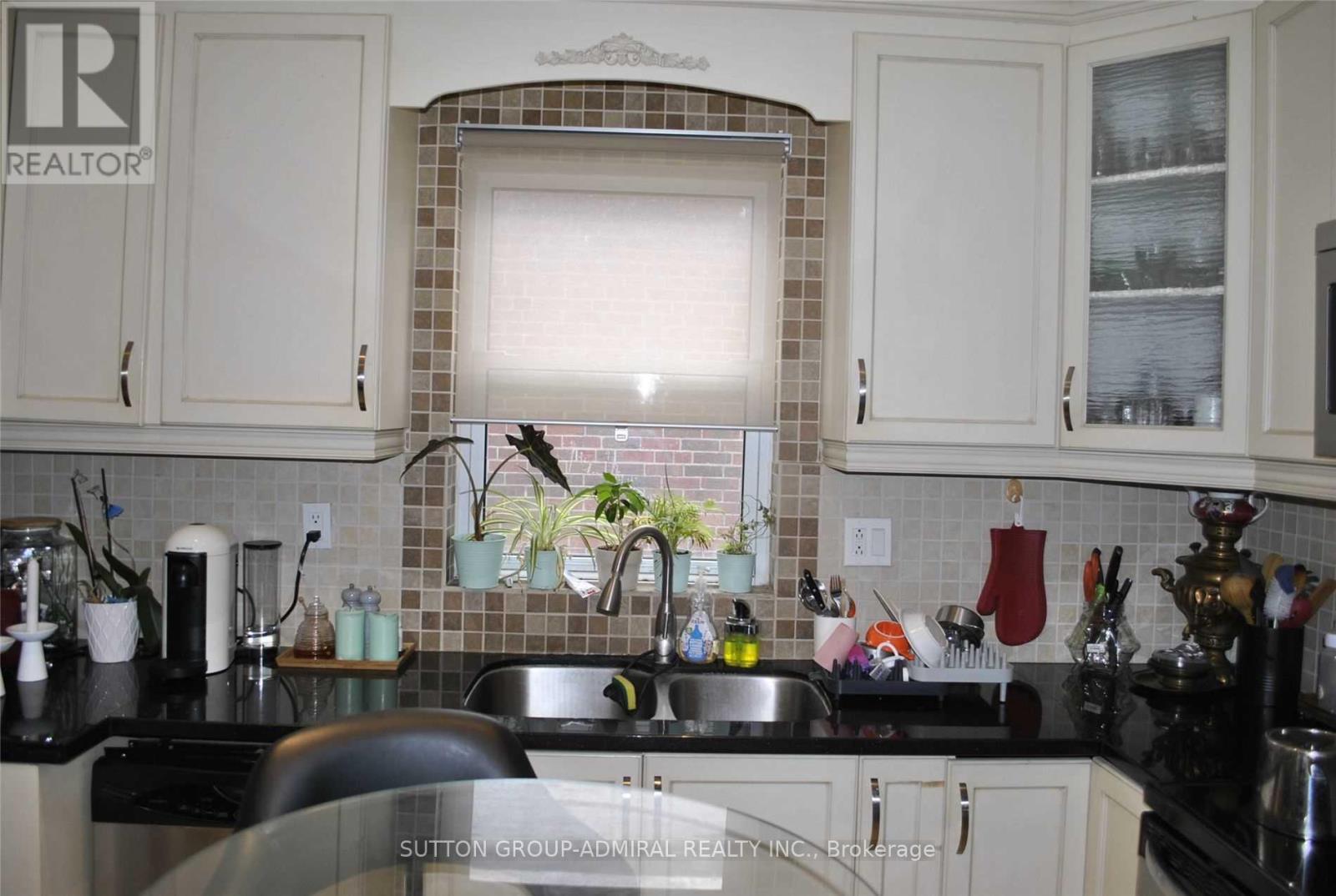 Photo 9 of 138 Poyntz Avenue, Toronto ON