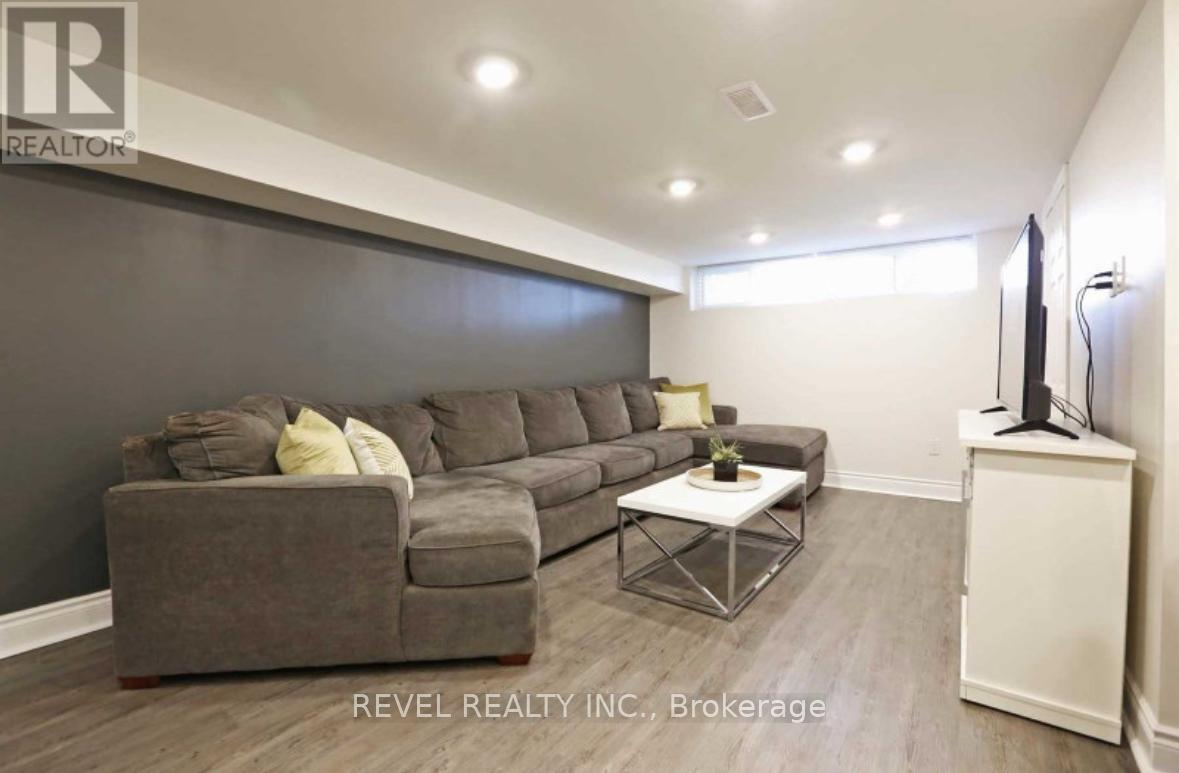 Photo 5 of 213 Rosedale Drive, Whitby ON