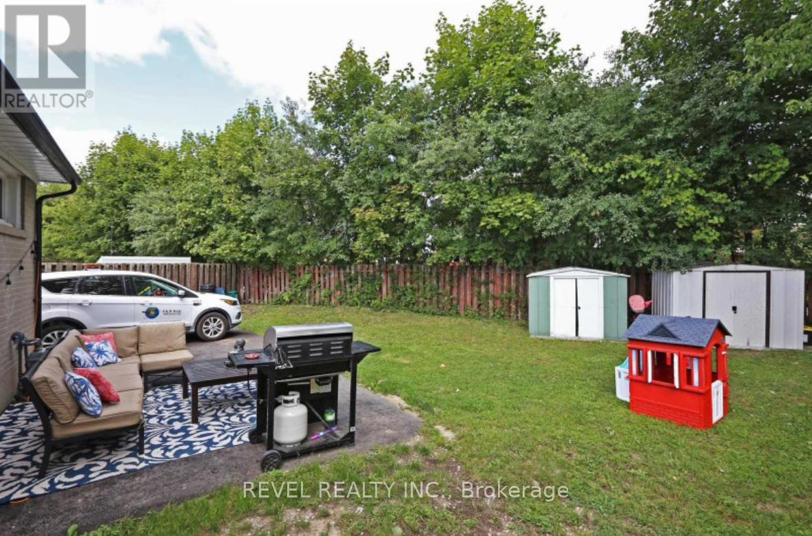 Photo 6 of 213 Rosedale Drive, Whitby ON
