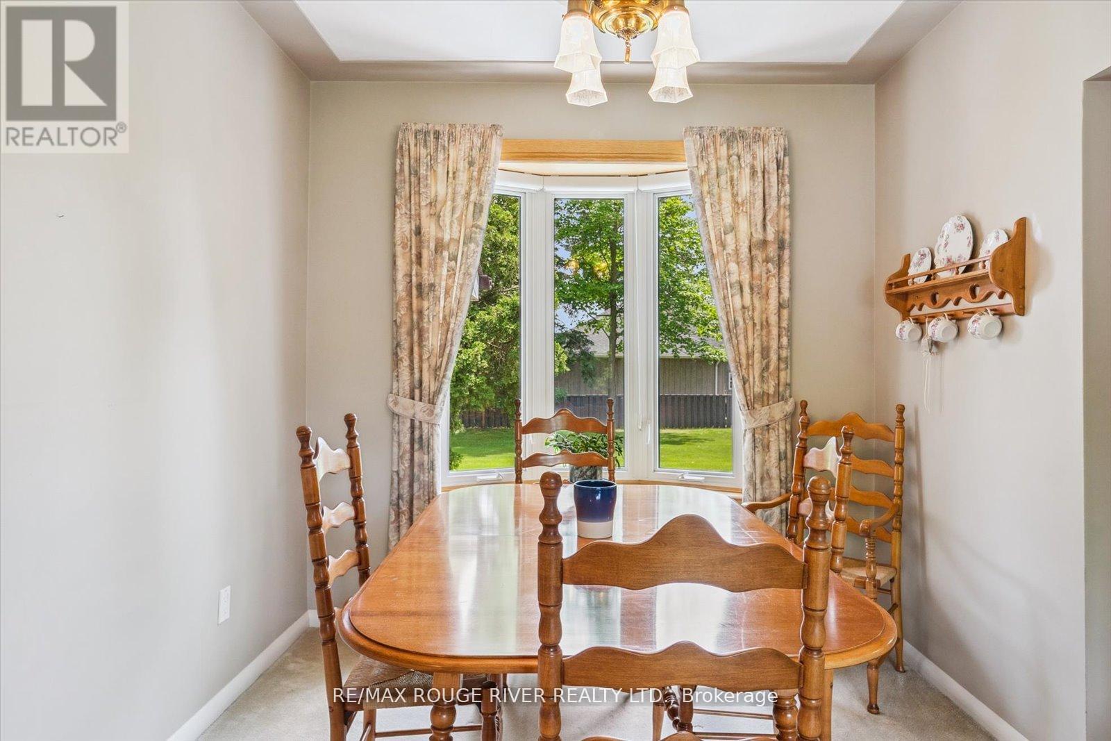 Photo 11 of 15 Westwood Drive, Whitby ON
