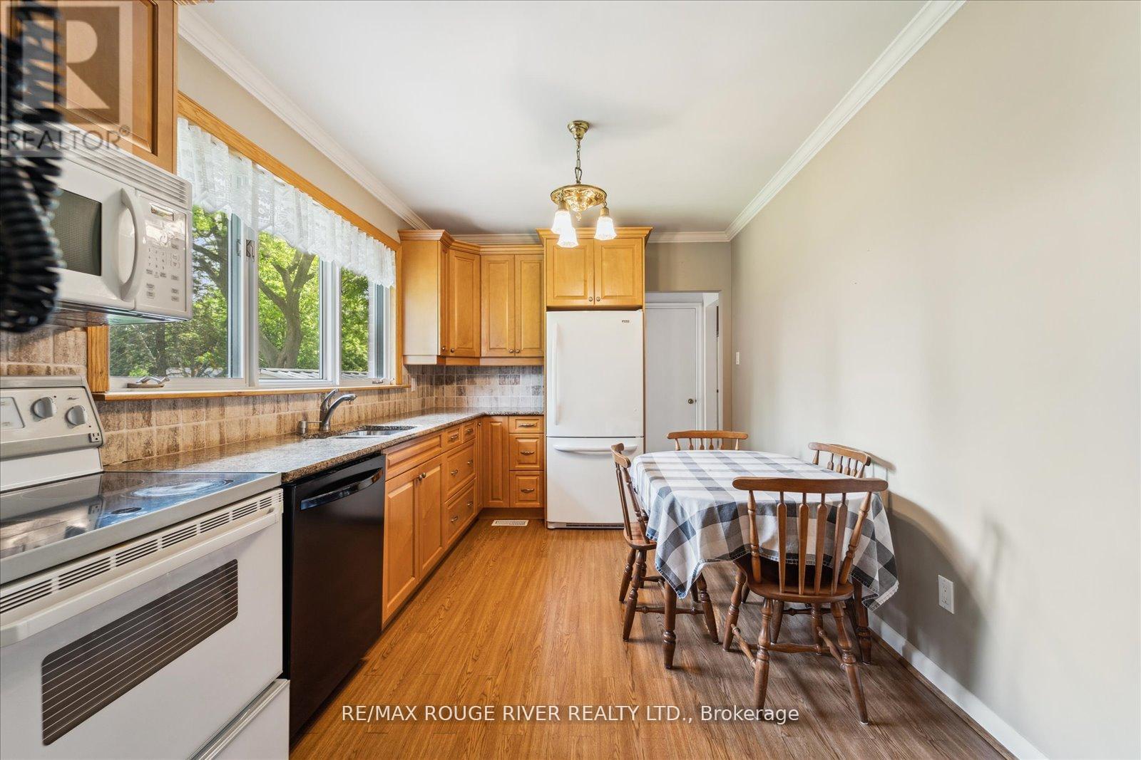 Photo 14 of 15 Westwood Drive, Whitby ON