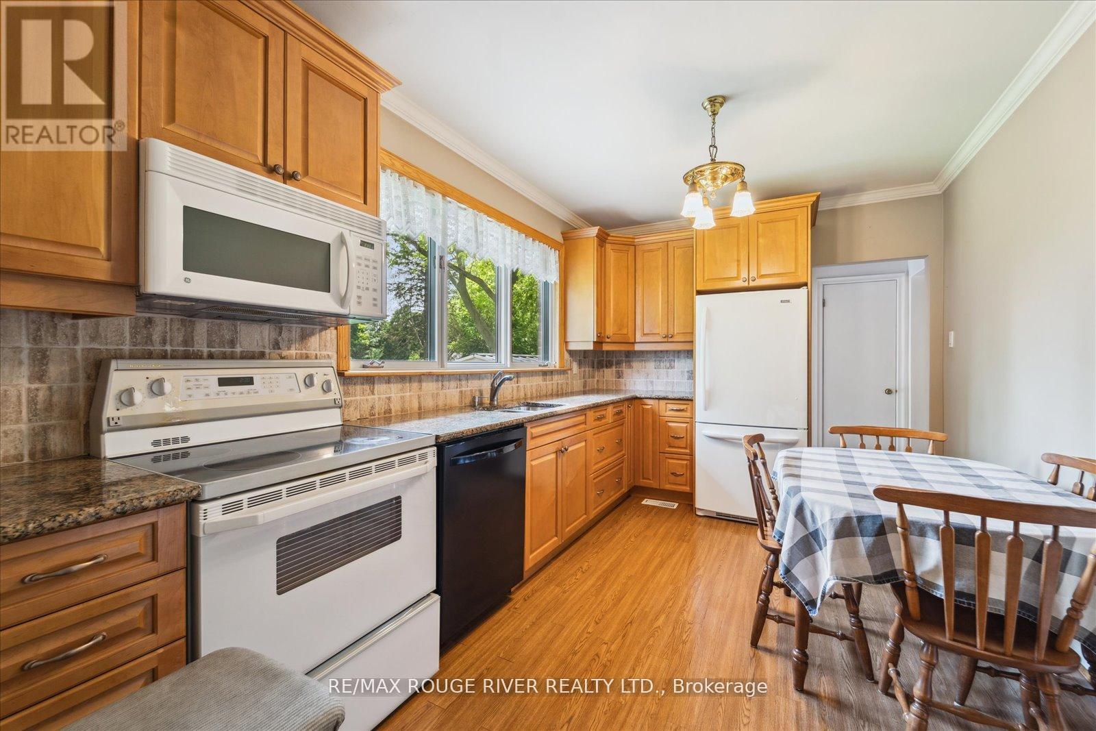 Photo 15 of 15 Westwood Drive, Whitby ON